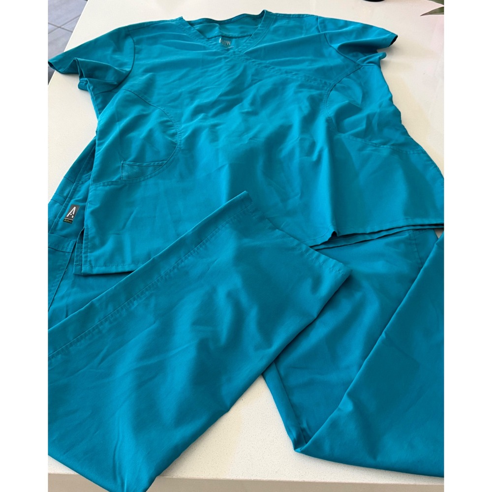 AUW Active Teal Blue Scrub Set XL V-Neck Top and Cargo Pants 27104 NWOT